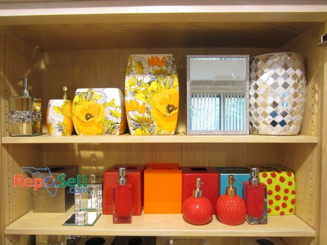 Lot 31-1207 - Various Styles of Bathroom Organizer Sets
