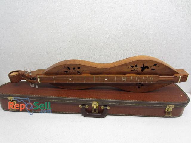 Lot 31-5441 - Dulcimer (Guitar) w/Case &amp; Accessories