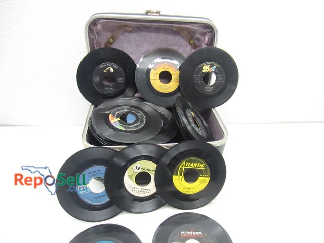 Lot 31-9468 - Lot Of 45's Records: Elvis, Everly Bros, Bobby Vinton, Drifters etc