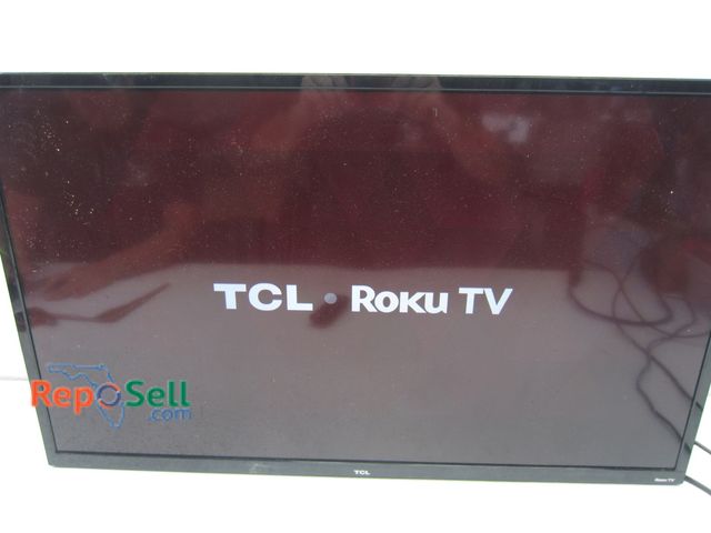 Lot 31-5322 - TLC Roku TV 32" #32s321 - Powers On