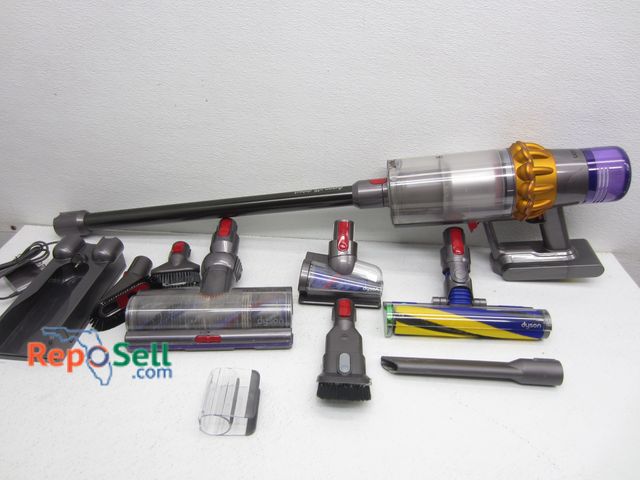 Lot 31-1370 - Dyson V15 Detect Wall Mount Vac with Battery, Attachments - Powers On