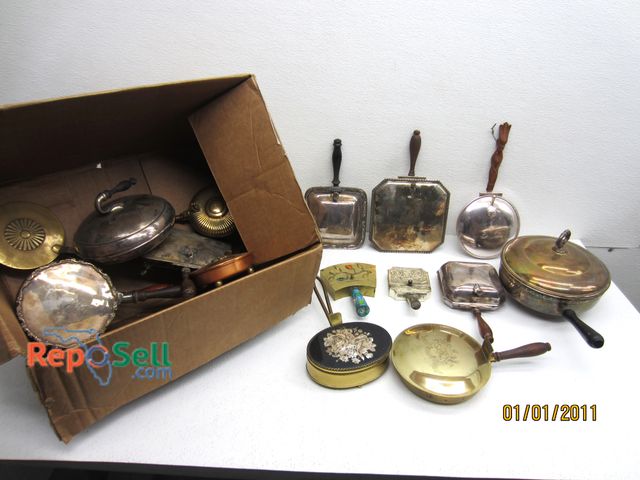 Lot 31-5149 - (16) Various Vintage Silent Butlers / Ash Butler Lot