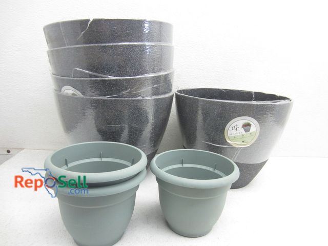 Lot 31-9055 - (8) New planter pots, various sizes
