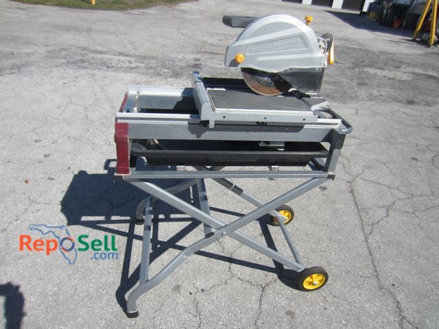 Lot 31-6244 - Chicago Electric 10" Wet Saw with Stand - Powers On