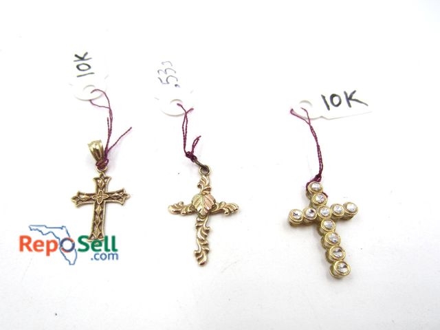 Lot 31-2006 - (3) 10K Yellow Gold Cross Pendants - 1.73g total