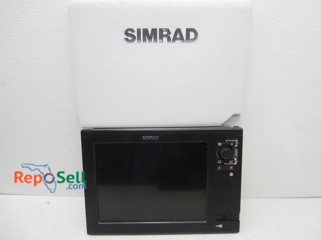 Lot 31-1072 - Simrad NSS12 Amer Display Powers On, Missing Cord