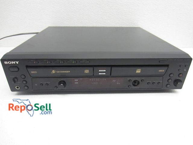 Lot 31-5413 - Sony 5 CD Changer RCD-W500C, Powered On