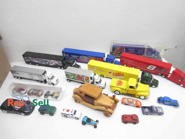 Lot 31-5415 - Lot of Collectible Cars, Die Cast, Wood, Hot Wheels, Semi, Etc.