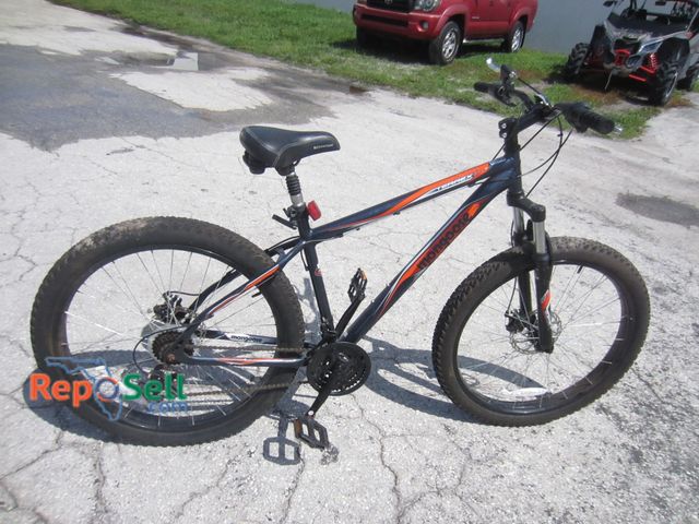 Lot 31-6106 - Mongoose 21 Speed 26" Fat Tire Bicycle