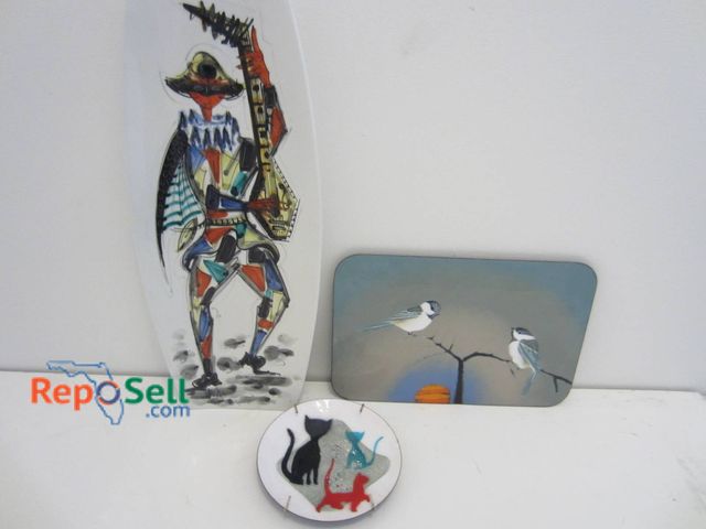 Lot 31-9079 - Three Hand-Painted Decorative Items:Â Includes A Murmac Plate, A Small Cat-Themed Dish, And Bird Art...
