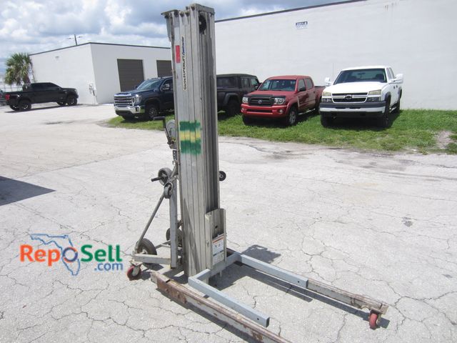 Lot 31-3455 - Genie SLC-24 24ft  Super Mechanical Lift-  Contractor 4-Tier