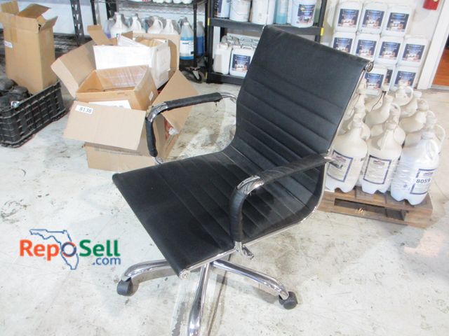 Lot 31-8139 - Rolling Office Chair