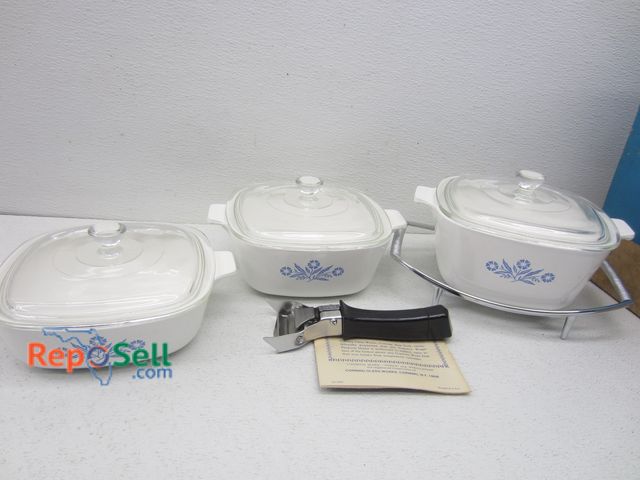Lot 31-7293 - (3) Vintage Corning Ware, Assorted Sizes