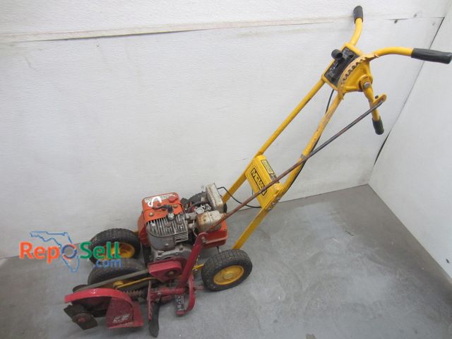 Lot 31-6285 - McLane Gas Powered Edger Model 801-3 -  Has compression.