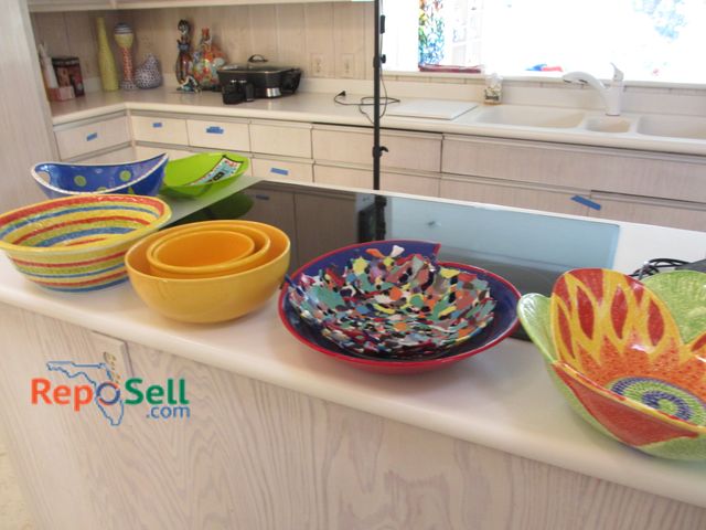 Lot 31-1194 - Assortment of Serving Dishes: Glass &amp; Ceramic Bowls - Bring Tote