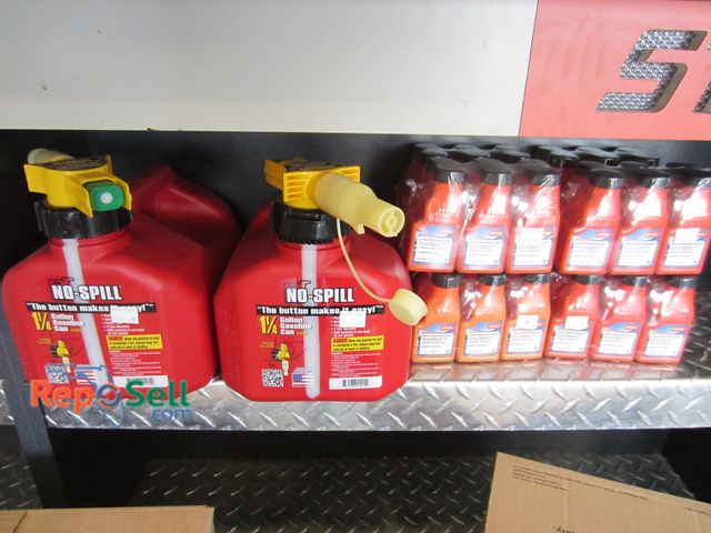 Lot 31-1236 - (2) New 1 1/4 Gas Cans and (48) 2.6 oz. HP Stihl Two Cycle Oil