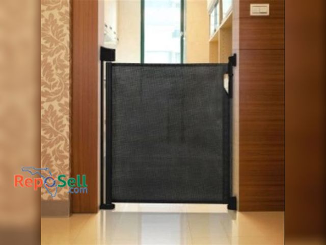 Lot 31-6181 - New Retractable Black Safety Gate - 1st Pic Is Representation Of Item