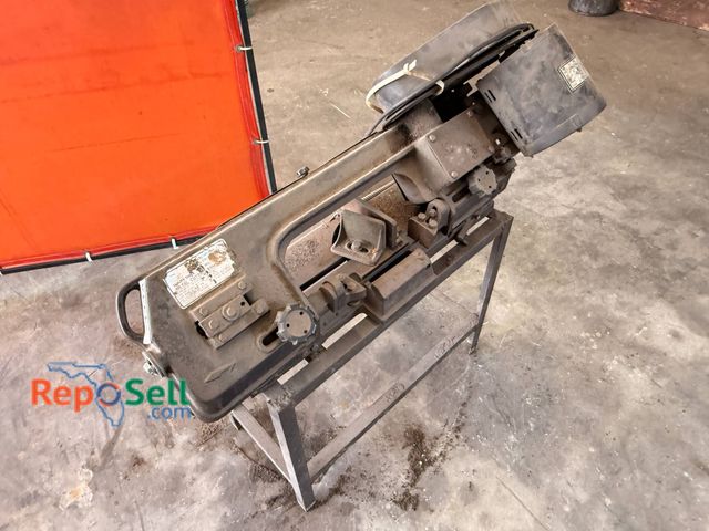 Lot 31-1114 - Industrial Metal Cutting Band Saw Equipped With An Electric Motor. F