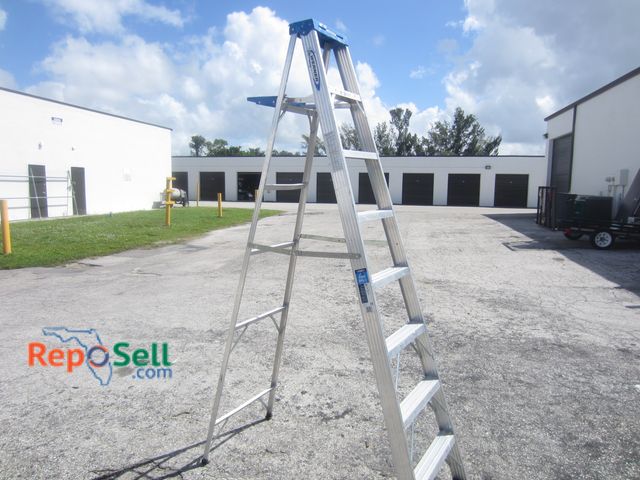Lot 31-7064 - Werner 8' Alum. Ladder