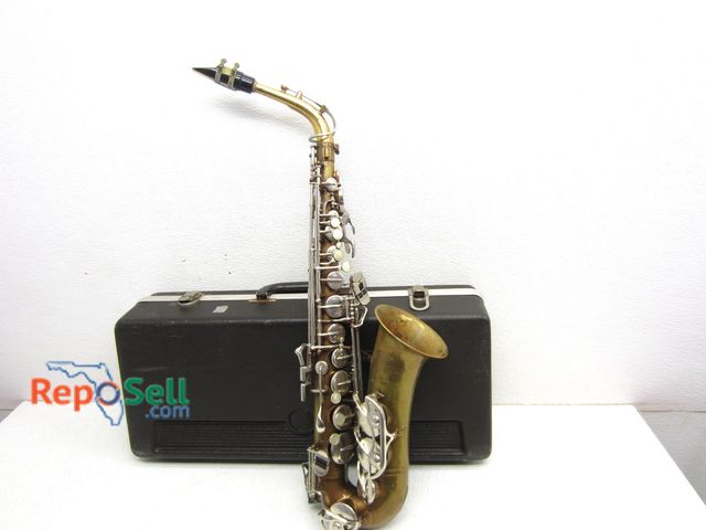 Lot 31-6111 - Vintage Saxophone Bundy II Selmer Co. #838317 With Case