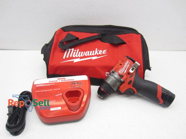Lot 31-3136 - New Milwaukee M-12 Hammer Drill w/Battery, Charger &amp; Tool Bag - Powers On