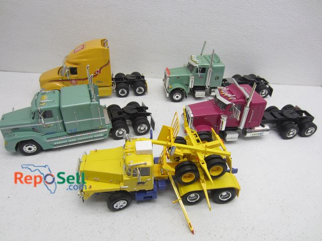 Lot 31-9229 - (5) Assorted Truck Cabs 1:24 Scale