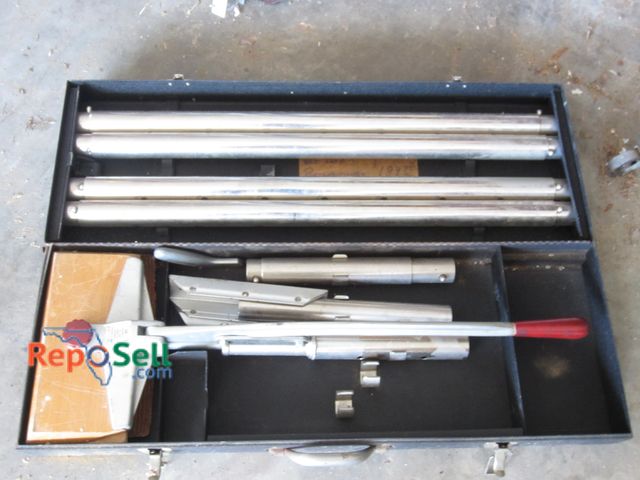 Lot 31-2068 - Roberts Model 10-238 Junior Power Stretcher with metal case