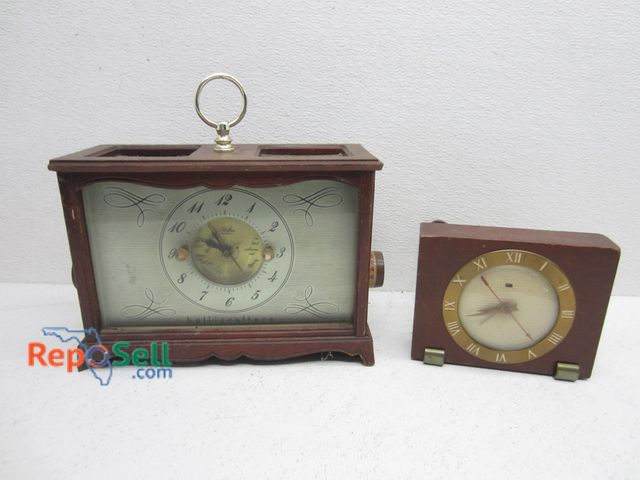 Lot 31-9168 - (2) Telechron: Clock Radio And Alarm - Both Working