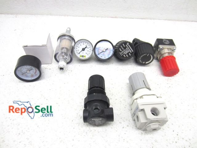 Lot 31-9447 - Lot of compressor gauges and pressure controllers - Some appear new.