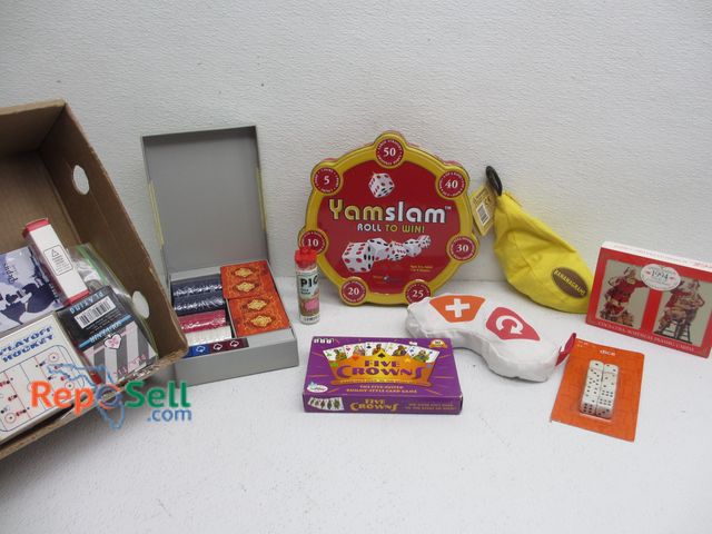 Lot 31-9127 - Family Board Games and Playing Cards: Yamslam, Five Crowns, etc.