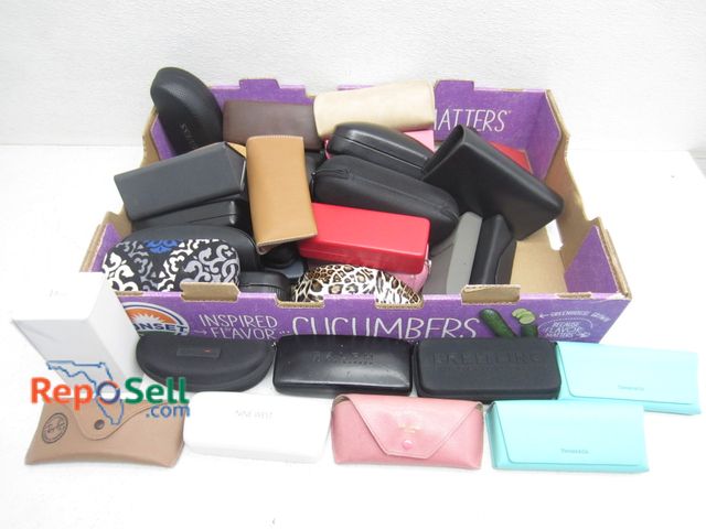 Lot 31-6035 - Lot of empty cases for glasses.