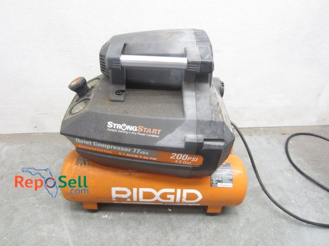 Lot 31-7249 - Ridgid 4.5 Gallon Air Compressor 200 PSI - Power On, Builds Pressure, Has Small Leak