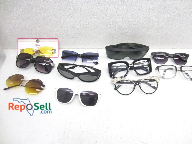 Lot 31-7089 - Lot Of (21) Sunglasses