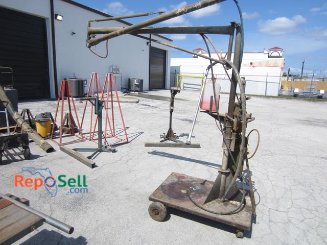 Lot 31-5196 - Glascraft Slave Pump Boom - 96"H x 90"L