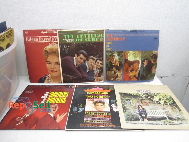 Lot 31-9531 - Large Lot Vintage Vinyl Albums (approx 135): Neil Diamond, Garland, Manalow, etc.