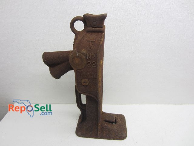 Lot 31-9363 - Antique 22 Ton Jack - Working