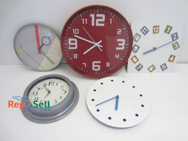 Lot 31-9061 - Five Assorted Battery-Operated Wall Clocks: Includes Various Designs, Colors, And Materials, Each Wi...
