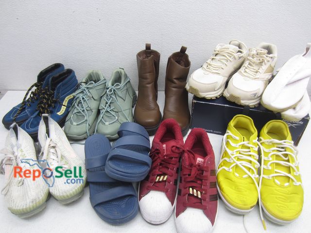 Lot 31-1165 - Womens Shoes: Nike, Crocs, Reebok, Vans, etc. Sizes from 8 to 10.