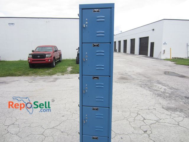 Lot 31-4497 - Hallowell Lockers: (6) Locker Cubbies, (6) Hooks on the Side, 12"x78"x12"D