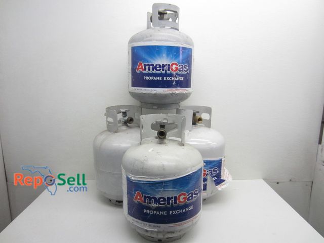 Lot 31-1334 - (4) Propane Tanks: 22lbs, 23, 17 And 19lbs