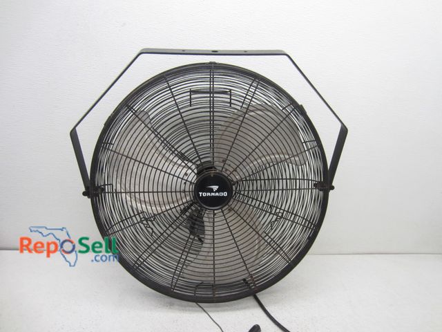 Lot 31-9309 - 20" Tornado fan powers on.