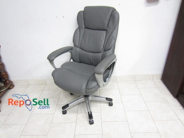 Lot 31-1030 - Gray Rolling Computer Chair