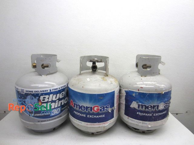 Lot 31-5360 - (3) Propane Tanks: 27.8 lbs, 31.8 lbs And 32.12 lbs