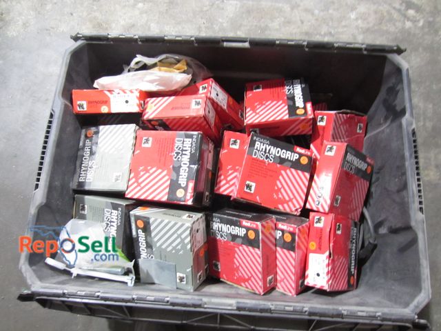 Lot 31-8235 - Tote of Various Sandpaper