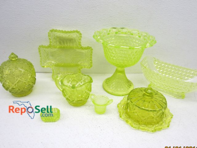 Lot 31-5208 - (10) Piece Uranium Vaseline Glass - Glows w/Light