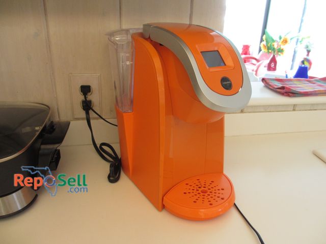 Lot 31-1196 - Orange Keurig 2.0 - Powers On