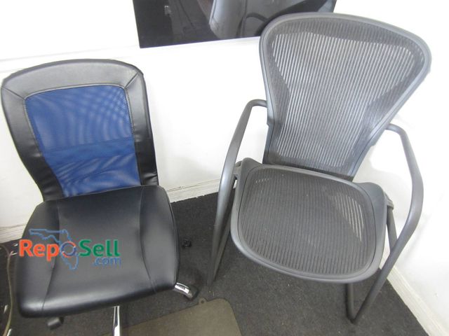 Lot 31-1306 - 2 Office Chairs: Mesh Back Guest Chair And Blue Mesh Back Rolling Swivel Chair
