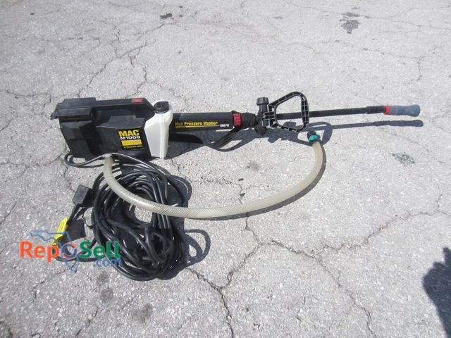 Lot 31-6121 - McCulloch M1000 Hand Held Pressure Washer - Power On