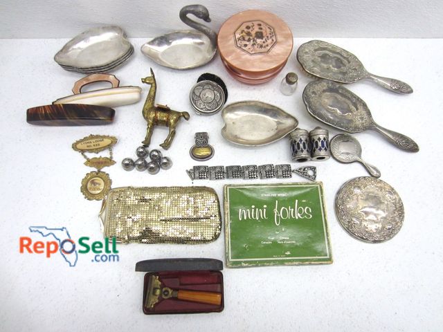 Lot 31-6184 - Lot Of Vintage Collectables: Ladies Brushes, Swan, Coin Purses, Shakers (1 Silver Pendant) etc