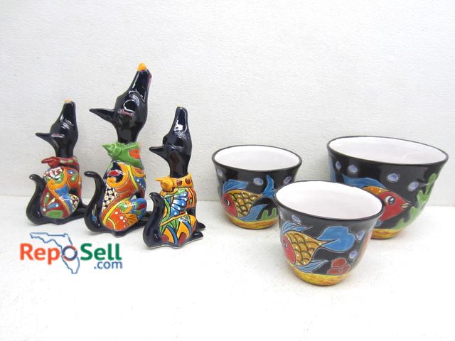 Lot 31-9436 - (6) Talavera ceramic pieces: planters, and coyotes.